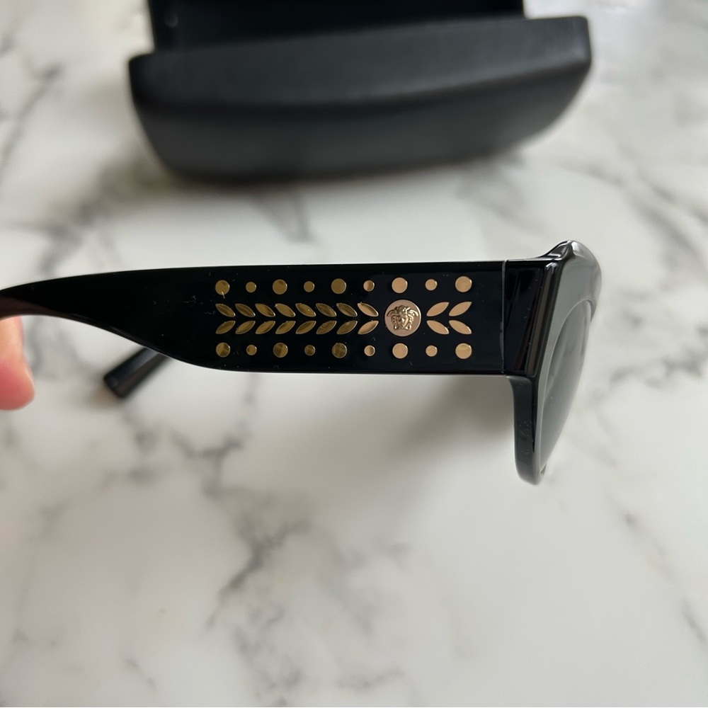 💯 authentic Versace sunglasses - Picture 6 of 10